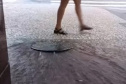 Água da chuva prejudica o sistema de coleta e tratamento de esgoto