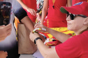 Forças de segurança distribuem pulseiras de identificação durante shows do Verão Maior Paraná