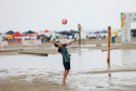 PRAIA COM CHUVA