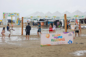 PRAIA COM CHUVA