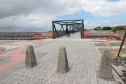 Peça importante na revitalização da orla, passarela do Rio Matinhos é entregue pelo IAT