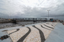 Peça importante na revitalização da orla, passarela do Rio Matinhos é entregue pelo IAT