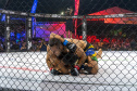 Evento nacional de boxe e MMA à beira-mar reúne milhares de espectadores