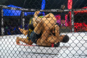 Evento nacional de boxe e MMA à beira-mar reúne milhares de espectadores