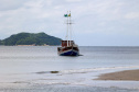 o governador Carlos Massa Ratinho Junior sancionou a lei que estabelece o novo marco regulatório da Ilha do Mel, um dos principais destinos turísticos do Paraná. 