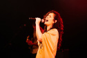 A cantora Thayana Barbosa encerra a temporada do projeto Toda Pele no palco do Teatro José Maria Santos 