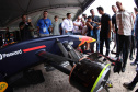 Adrenalina e velocidade: fãs apaixonados vibram com apresentação de carros na Red Bull Showrun