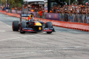 Adrenalina e velocidade: fãs apaixonados vibram com apresentação de carros na Red Bull Showrun