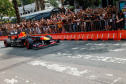 Adrenalina e velocidade: fãs apaixonados vibram com apresentação de carros na Red Bull Showrun