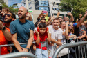 Adrenalina e velocidade: fãs apaixonados vibram com apresentação de carros na Red Bull Showrun