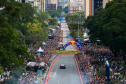 Adrenalina e velocidade: fãs apaixonados vibram com apresentação de carros na Red Bull Showrun