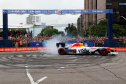 Adrenalina e velocidade: fãs apaixonados vibram com apresentação de carros na Red Bull Showrun