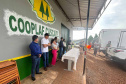 entrega de equipamentos em cooperativa da agricultura familiar em cascavel