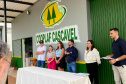 entrega de equipamentos em cooperativa da agricultura familiar em cascavel