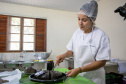 Portos do Paraná realiza oficina de coleta e despolpa do açaí juçara em comunidade no Litoral