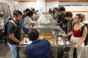 Governador sanciona lei que garante segurança alimentar a universitários no Paraná