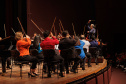 Orquestra Sinfônica do Paraná encanta plateia lotada com repertório dos Beatles no Guairão