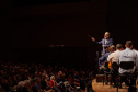 Orquestra Sinfônica do Paraná encanta plateia lotada com repertório dos Beatles no Guairão