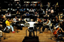 Famílias, movimentos, disposição no palco: confira como funciona uma orquestra sinfônica