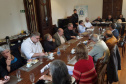 Academia Paranaense de Letras recebe diretores do Centro Cultural Teatro Guaira para apresentação do livro dos 140 anos