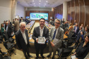 O governador Carlos Massa Ratinho Junior em reunião com delegação da União Europeia.