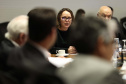 O governador Carlos Massa Ratinho Junior em reunião com delegação da União Europeia.