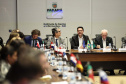 O governador Carlos Massa Ratinho Junior em reunião com delegação da União Europeia.