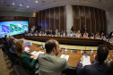 O governador Carlos Massa Ratinho Junior em reunião com delegação da União Europeia.