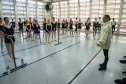 Ex-aluna, bailarina internacional Nayara Lopes retorna ao Teatro Guaíra para aula especial na Escola de Dança