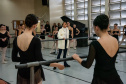 Ex-aluna, bailarina internacional Nayara Lopes retorna ao Teatro Guaíra para aula especial na Escola de Dança