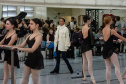 Ex-aluna, bailarina internacional Nayara Lopes retorna ao Teatro Guaíra para aula especial na Escola de Dança