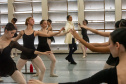 Ex-aluna, bailarina internacional Nayara Lopes retorna ao Teatro Guaíra para aula especial na Escola de Dança