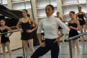 Ex-aluna, bailarina internacional Nayara Lopes retorna ao Teatro Guaíra para aula especial na Escola de Dança