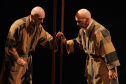 Estreia de “Gregor – uma odisseia patética” lota o Teatro José Maria Santos e emociona o público