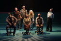 Estreia de “Gregor – uma odisseia patética” lota o Teatro José Maria Santos e emociona o público