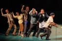 Estreia de “Gregor – uma odisseia patética” lota o Teatro José Maria Santos e emociona o público