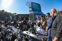 Investimento de R$ 63 milhões: Ratinho Junior entrega 431 motos e viaturas para a PMPR