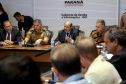 Representantes de secretárias, órgãos e autarquias envolvidas na Operação Verão 2018/2019 apresentaram nesta segunda-feira (7) ao secretário de Estado de Segurança Pública e novo coordenador da operação, Luiz Felipe Carbonell, um balanço dos números alcançados entre os dias 21 de dezembro de 2018 e 4 de janeiro deste ano, além de um resumo das atividades que estão sendo feitas. A reunião ocorreu no Palácio Iguaçu, em Curitiba. - Curitiba, 07/01/2019 - Foto: Jaelson Lucas/ANPr