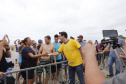 O governador Carlos Massa Ratinho Junior, caminhou na Orla de Matinhos e participou do lançamento das atividades esportivas na Operação Verão Paraná, com o Jogo dos Atletas, na arena multiuso. Foto: Arnaldo Alves / ANPr.