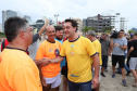 O governador Carlos Massa Ratinho Junior, caminhou na Orla de Matinhos e participou do lançamento das atividades esportivas na Operação Verão Paraná, com o Jogo dos Atletas, na arena multiuso. Foto: Rodrigo Felix Leal/ANPR