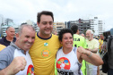 O governador Carlos Massa Ratinho Junior, caminhou na Orla de Matinhos e participou do lançamento das atividades esportivas na Operação Verão Paraná, com o Jogo dos Atletas, na arena multiuso. Foto: Rodrigo Felix Leal/ANPR