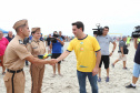 O governador Carlos Massa Ratinho Junior, caminhou na Orla de Matinhos e participou do lançamento das atividades esportivas na Operação Verão Paraná, com o Jogo dos Atletas, na arena multiuso. Foto: Rodrigo Felix Leal/ANPR
