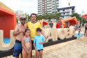 O governador Carlos Massa Ratinho Junior, caminhou na Orla de Matinhos e participou do lançamento das atividades esportivas na Operação Verão Paraná, com o Jogo dos Atletas, na arena multiuso. Foto: Rodrigo Felix Leal/ANPR