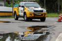  A fiscalização das equipes do Batalhão de Polícia Rodoviária (BPRv) nas rodovias estaduais que cortam o Litoral do Paraná flagrou mais de 7 mil veículos com velocidade acima do permitido na via e duas pessoas perderam a vida vítimas de atropelamento nos primeiros 30 dias do verão (de 21 de dezembro à 21 de janeiro). O balanço do Batalhão aponta ainda que houve aumento de 17,91% nos acidentes e de 4,55% de pessoas feridas em comparação com o mesmo período da temporada anterior.- -  Foto: BPRv