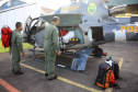 O Governo do Paraná enviou uma equipe aérea para Brumadinho (MG) com o objetivo de auxiliar nas buscas pelas vítimas do rompimento da barragem ocorrida na sexta-feira (25/01). Cinco integrantes do Batalhão de Polícia Militar de Operações Aéreas (BPMOA) viajaram neste domingo (03/02), somando-se à equipe do Corpo de Bombeiros que está naquele estado, incluída na força tarefa de buscas pelas vítimas desde o último domingo (27/01). - Curitiba, 03/02/2019 - Foto: Jaelson Lucas/ANPr