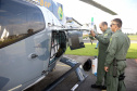 O Governo do Paraná enviou uma equipe aérea para Brumadinho (MG) com o objetivo de auxiliar nas buscas pelas vítimas do rompimento da barragem ocorrida na sexta-feira (25/01). Cinco integrantes do Batalhão de Polícia Militar de Operações Aéreas (BPMOA) viajaram neste domingo (03/02), somando-se à equipe do Corpo de Bombeiros que está naquele estado, incluída na força tarefa de buscas pelas vítimas desde o último domingo (27/01). - Curitiba, 03/02/2019 - Foto: Jaelson Lucas/ANPr