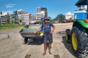  Antonio Carlos Barbosa, motorista do dumper: geração de renda e praia limpa. Foto:Thays Poletto