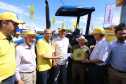 Novos maquinários aumentam produção em pequenas propriedades. Na quinta-feira (8), no Show Rural, em Cascavel, o governador Ratinho Junior fez a entrega de tratores para José Modena e para mais dois agricultores de Catanduvas, Geraldo Marafom e Roberto de Jesus Iung. -   Cascavel, 07/02/2019  -  Foto: Rodrigo Félix Leal/ANPr