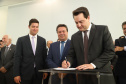 O governador Carlos Massa Ratinho Junior deu posse, em cerimônia no Palácio Iguaçu, ao secretário de Estado do Desenvolvimento Sustentável e Turismo, Marcio Nunes, e aos presidentes das autarquias vinculadas à pasta. Foram empossados os presidentes do Instituto Água e Terra, Everton Souza; do Simepar, Eduardo Alvin; da Paraná Desenvolvimento, Eduardo Bekin; e da Paraná Turismo, João Jacob Mehl. - Curitiba, 12/02/2019 - Foto: José Fernando Ogura/ANPr