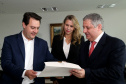 Reunião do governador Carlos Massa Ratinho Junior com a ministra de Indústria e Comércio do Paraguai, Liz Cramer; o governador do Departamento de Misiones, Carlos Arrechea Ortíz; o cônsul-geral do Paraguai no Brasil, Carlos José Fleitas Rodriguez, e empresários.  -  Curitiba, 14/02/2019  -  Foto: Gilson Abreu/ANPr